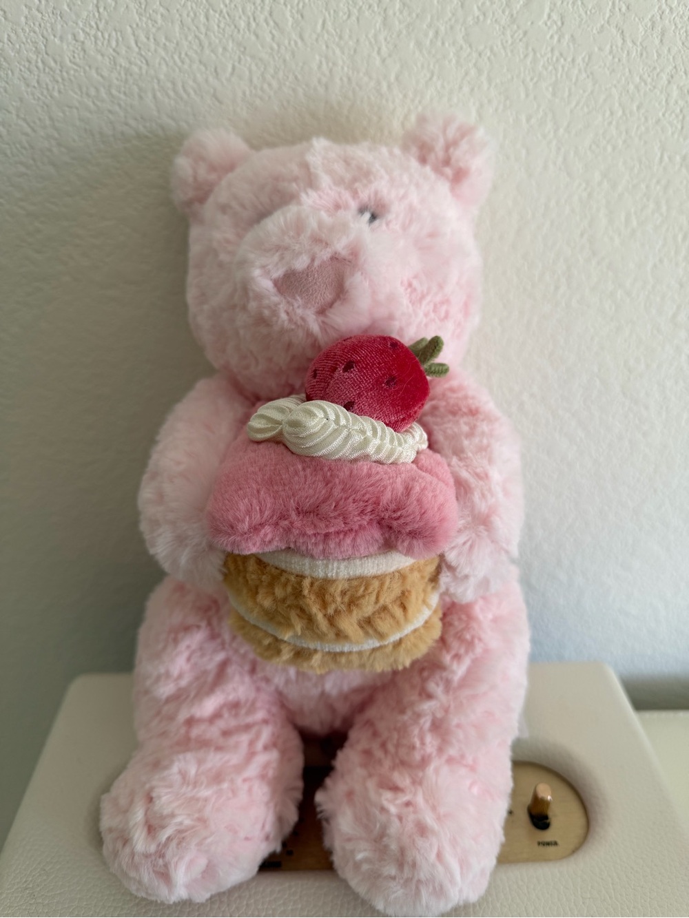 Jellycat Leola Bear with Strawberry Cake